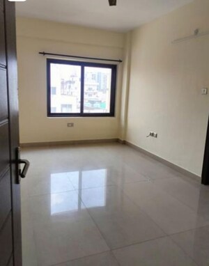 Room in 3 BHK Apartment at Jugals Emerald Court, Hazratganj – for Rent