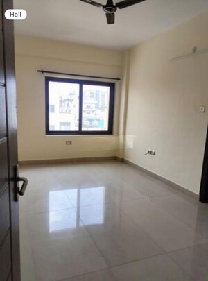 Room in 3 BHK Apartment at Jugals Emerald Court, Hazratganj – for Rent