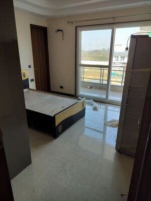 Master Bedroom in 2 BHK Builder Floor at Sector 33 – for Rent