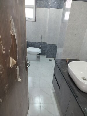 Bathroom in 2 BHK Builder Floor at Sector 33 – for Rent