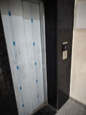 Balcony in 2 BHK Builder Floor at Sector 33 – for Rent