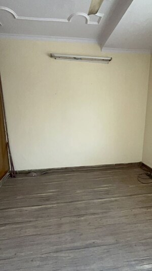 Room in 2 BHK Apartment at Mayur Vihar – for Sale