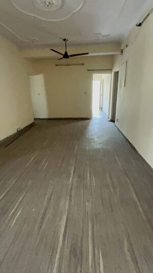Room in 2 BHK Apartment at Mayur Vihar – for Sale