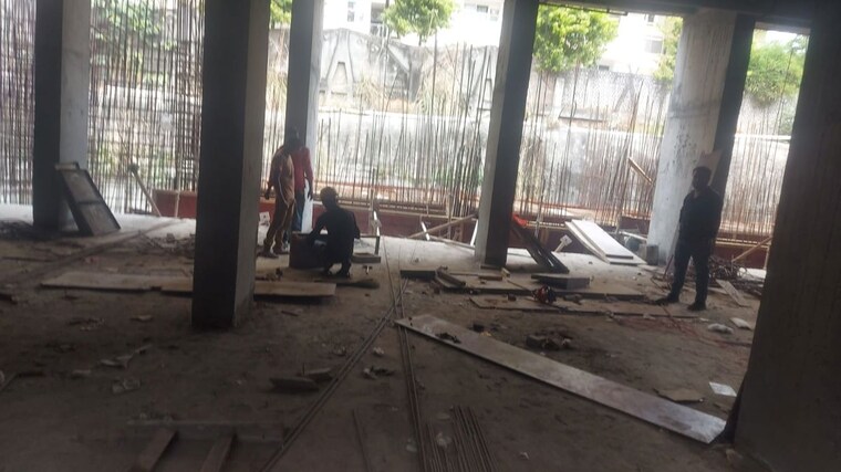  Parking, raj nagar extension Commercial Shop 300 Sq.Ft. In Raj Nagar Extension Ghaziabad 10296990