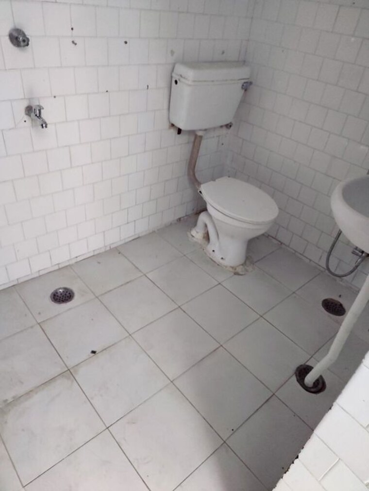 Bathroom, rapti-apartment 2.5 Bedroom 1325 Sq.Ft. Apartment In Gomti Nagar Lucknow 10297302