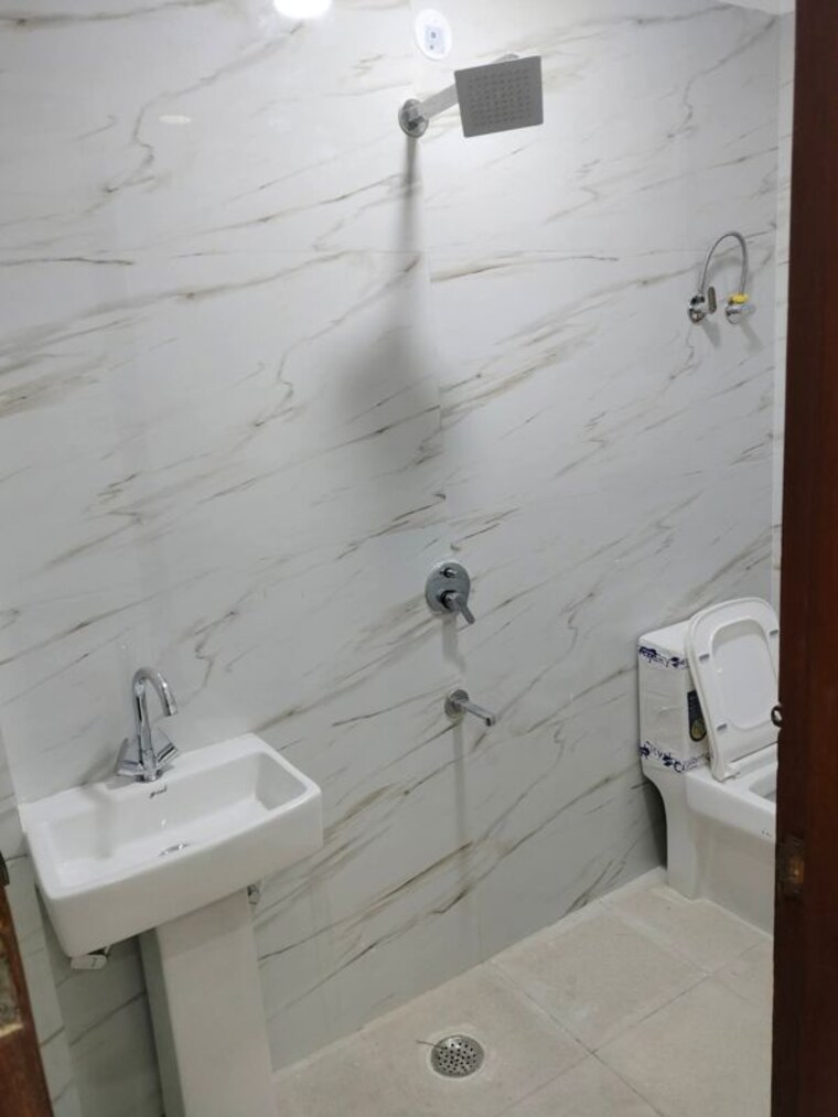 Bathroom, saket 1 Bedroom 600 Sq.Ft. Builder Floor In Saket Delhi 10297327