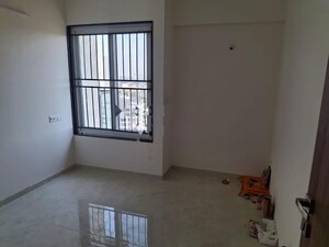 Room in 3 BHK Apartment at Kohinoor Shangrila, Pimpri – for Rent