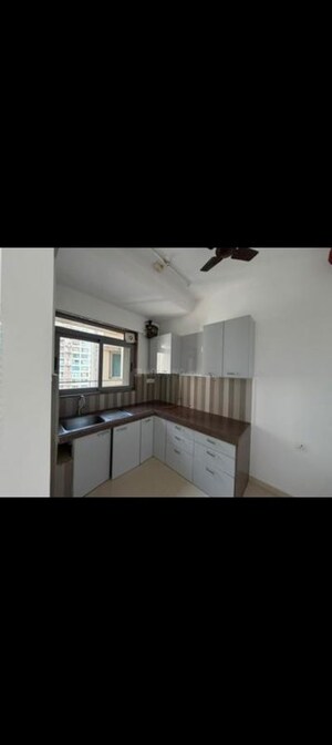Room in 2 BHK Apartment at Kalpataru Immensa B, Kolshet Road – for Rent