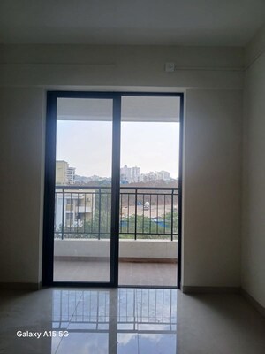Room in 1 BHK Apartment at Paranjape Gloria Grand, Bavdhan – for Rent