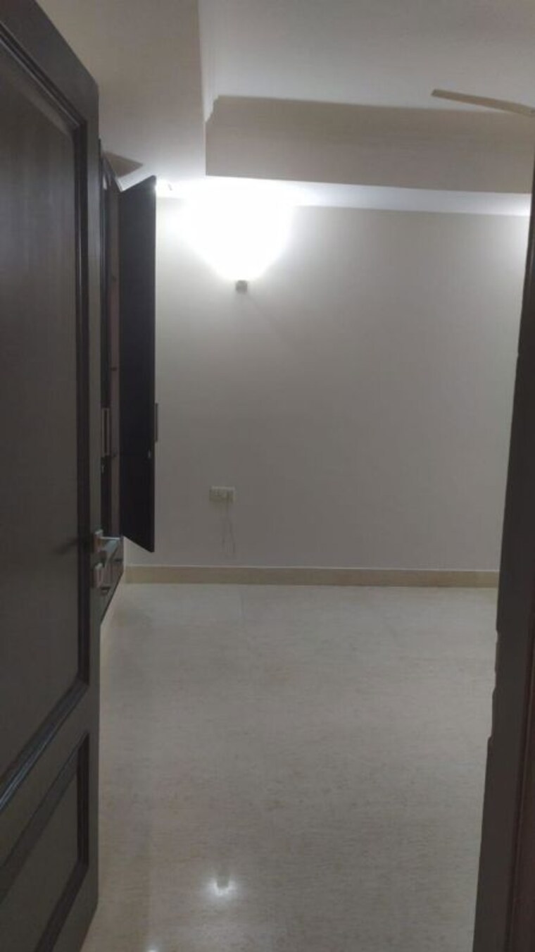 Room, greater kailash i 4 Bedroom 2300 Sq.Ft. Builder Floor In Greater Kailash I Delhi 10297569