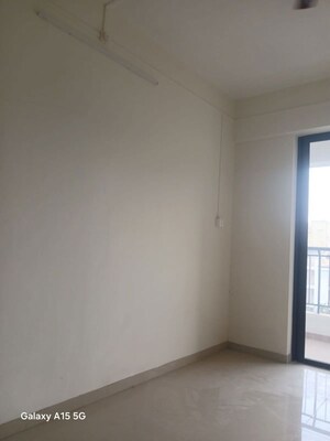 Room in 2 BHK Apartment at Paranjape Gloria Grand, Bavdhan – for Rent