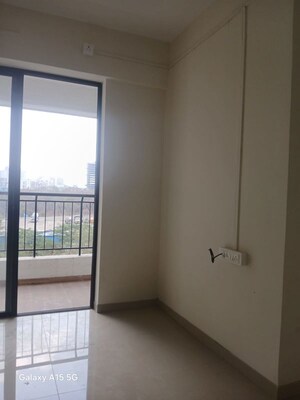 Room in 2 BHK Apartment at Paranjape Gloria Grand, Bavdhan – for Rent