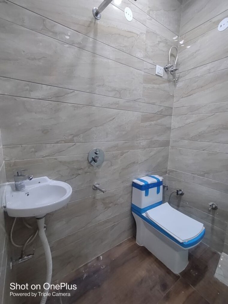 Bathroom, nawada 3 Bedroom 100 Sq.Yd. Builder Floor In Nawada Delhi 10297617