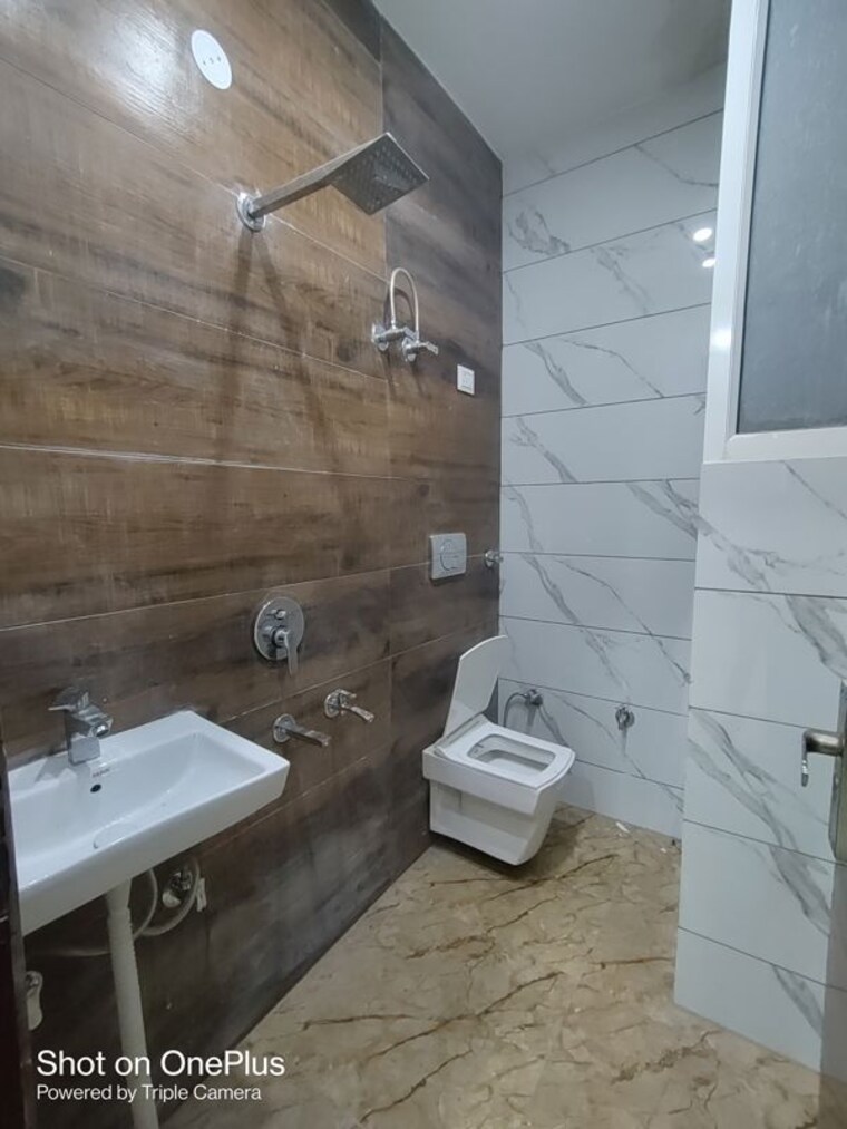 Bathroom, nawada 3 Bedroom 100 Sq.Yd. Builder Floor In Nawada Delhi 10297617