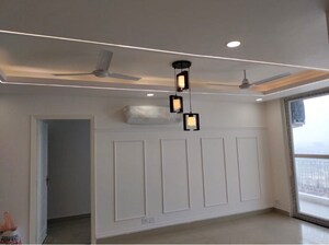 Room in 3 BHK Apartment at Omaxe The Palace, Gomti Nagar – for Rent