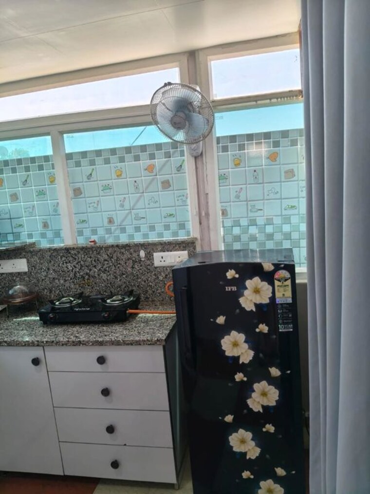 Kitchen, east of kailash 1 Bedroom 800 Sq.Ft. Builder Floor In East Of Kailash Delhi 10297654