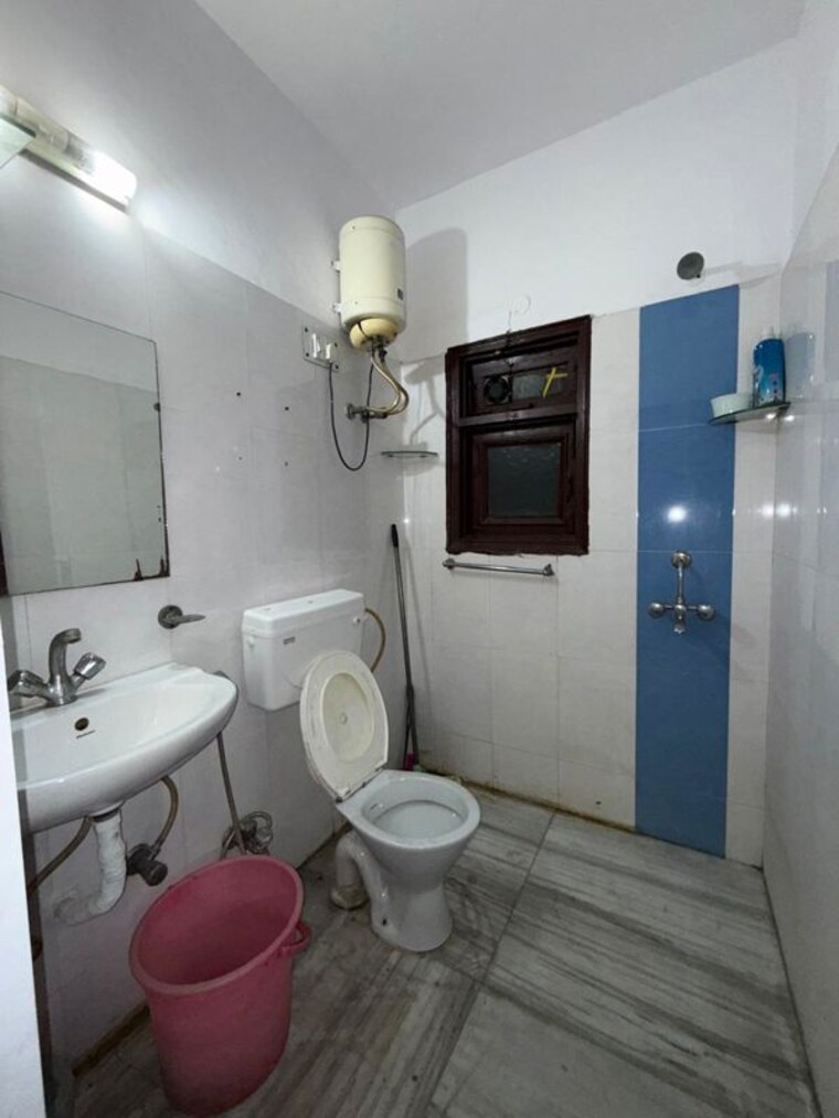 Bathroom, greater kailash ii 1 Bedroom 500 Sq.Ft. Builder Floor In Greater Kailash ii Delhi 10297677