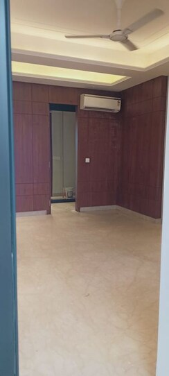 3 BHK + Servant Room Apartment For Sale in Unitech Escape