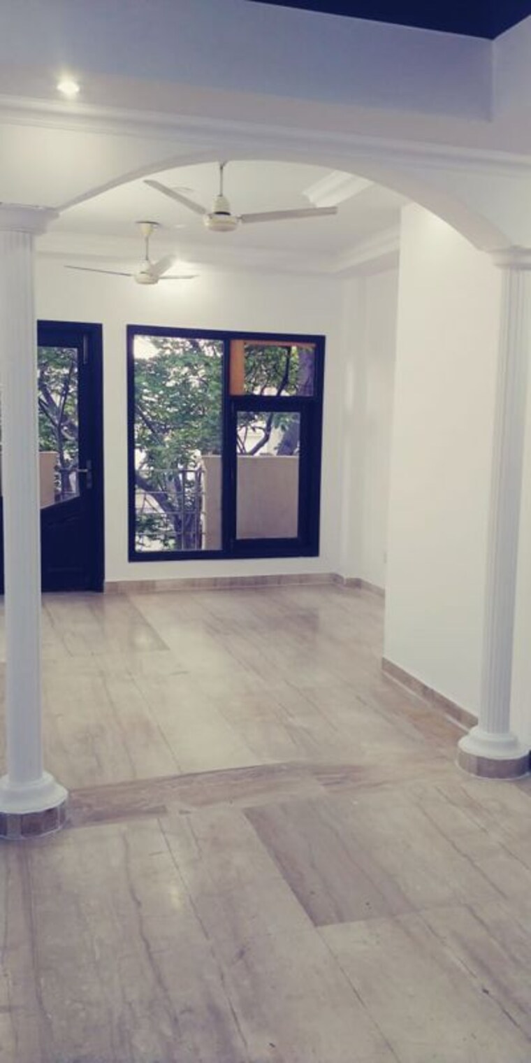 Room, east of kailash 3 Bedroom 180 Sq.Yd. Builder Floor In East Of Kailash Delhi 10297826