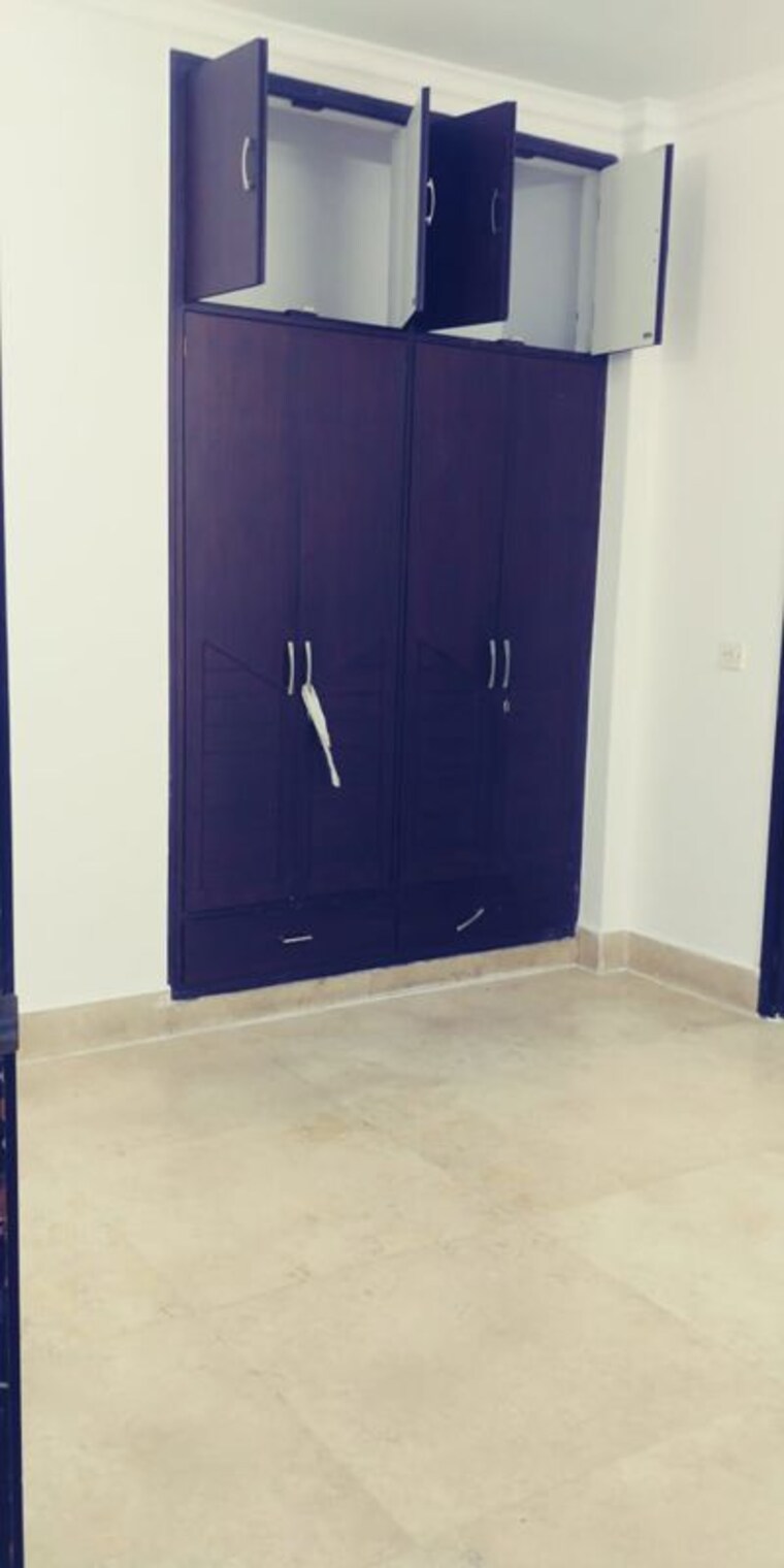 Room, east of kailash 3 Bedroom 180 Sq.Yd. Builder Floor In East Of Kailash Delhi 10297826