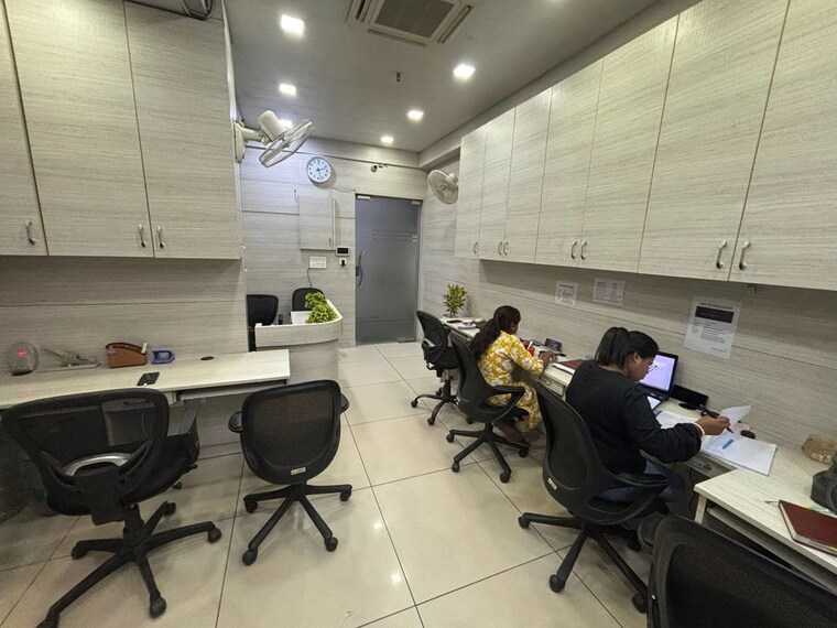 Team Area, netaji subhash place Commercial Office Space 638 Sq.Ft. In Netaji Subhash Place Delhi 10297888