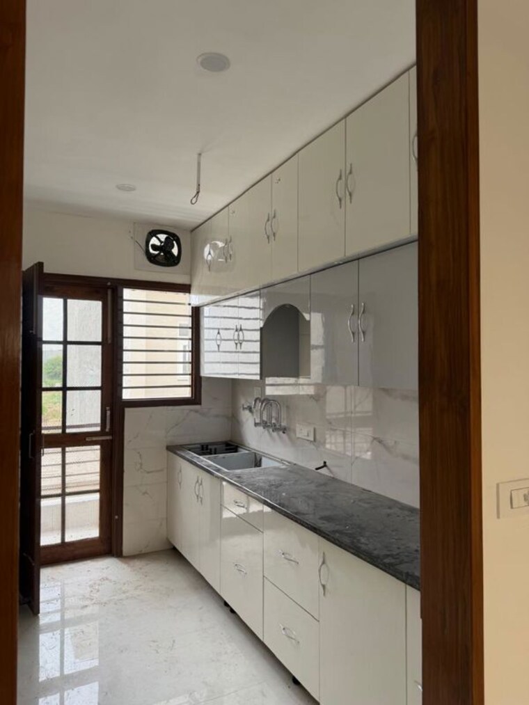 Kitchen, unitech-deerwood-chase 4 Bedroom 360 Sq.Yd. Villa In Nirvana Country Gurgaon 10297907