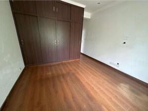 Room in 4 BHK Villa at Unitech Deerwood Chase, Nirvana Country – for Sale