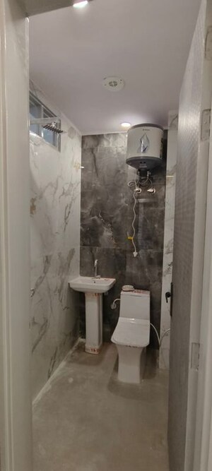 Attached Bathroom in 1 BHK Builder Floor at Nawada – for Rent