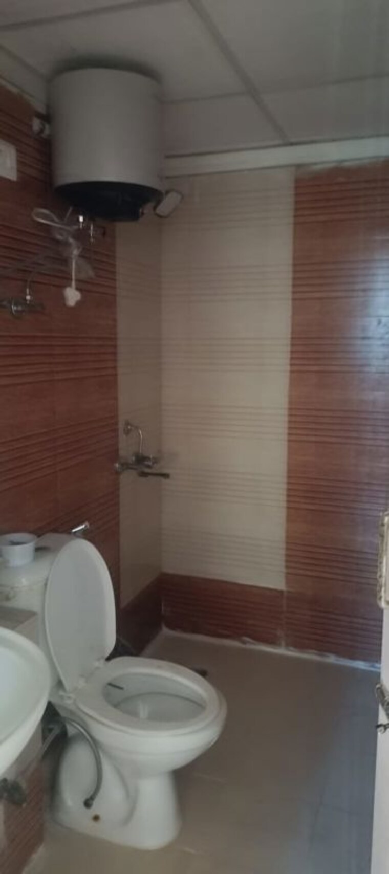 Bathroom, mahagun-moderne 3.5 Bedroom 1000 Sq.Ft. Apartment In Sector 78 Noida 10297913