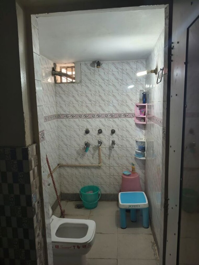 Bathroom, shanti-chs-vasundhara 2 Bedroom 800 Sq.Ft. Apartment In Vasundhara Sector 11 Ghaziabad 9891132