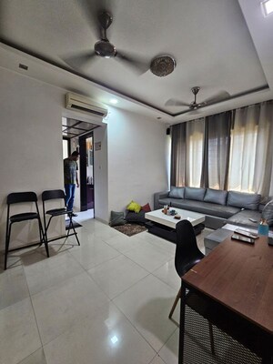 2 BHK Apartment For Rent in Yash Satyaneelayam CHS, Naupada