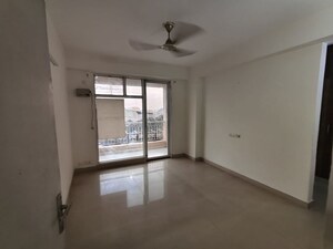 Room in 3 BHK Apartment at Nirala Greenshire, Sector 2 Greater Noida – for Rent