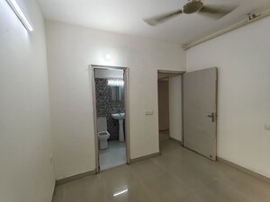 Room in 3 BHK Apartment at Nirala Greenshire, Sector 2 Greater Noida – for Rent