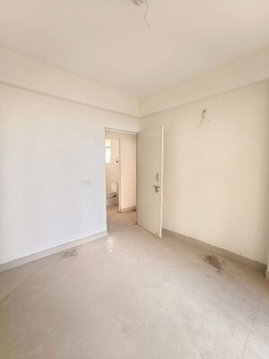 Room in 2 BHK Apartment at Suncity Avenue 102, Sector 102 – for Sale
