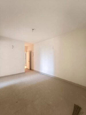 Room in 2 BHK Apartment at Suncity Avenue 102, Sector 102 – for Sale