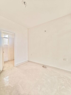 Room in 2 BHK Apartment at Suncity Avenue 102, Sector 102 – for Sale