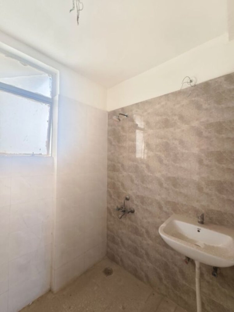 Bathroom, suncity-avenue-102 2 Bedroom 820 Sq.Ft. Apartment In Sector 102 Gurgaon 10297996