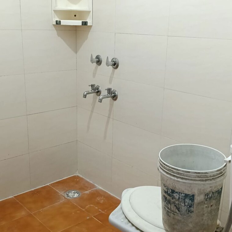 Bathroom, dwarka 3 Bedroom 1500 Sq.Ft. Apartment In Dwarka Delhi 10295191