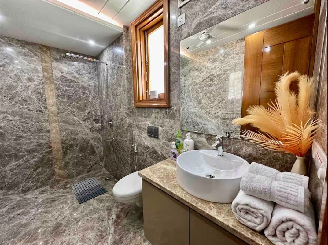 4 BHK + Servant Room Builder Floor For Rent in South Extension II