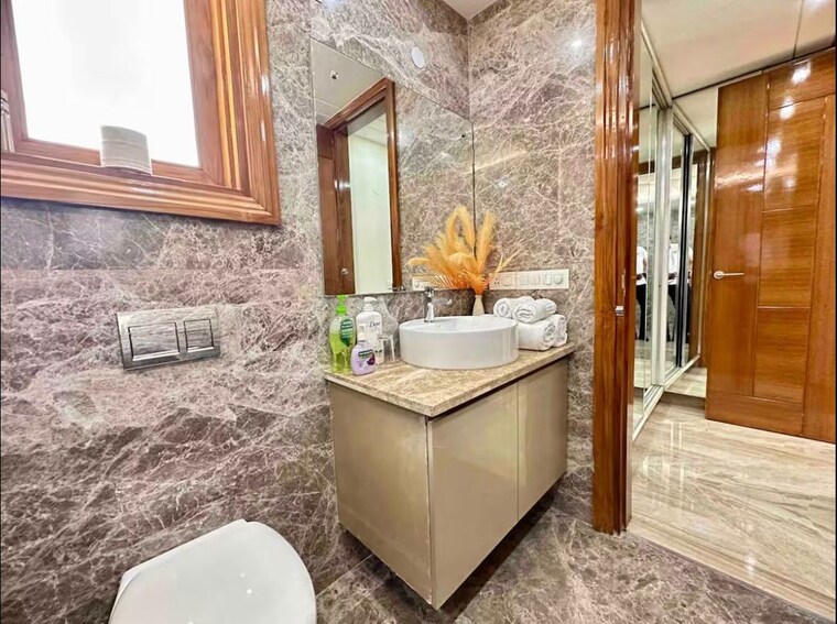 Bathroom, south extension ii 4 Bedroom 5000 Sq.Ft. Builder Floor In South Extension ii Delhi 10297969