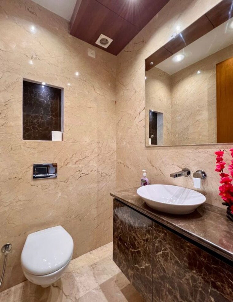 Bathroom, south extension ii 4 Bedroom 5000 Sq.Ft. Builder Floor In South Extension ii Delhi 10297969