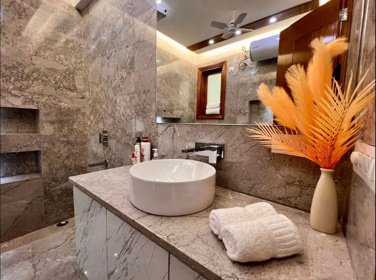 Bathroom, south extension ii 4 Bedroom 5000 Sq.Ft. Builder Floor In South Extension ii Delhi 10297969