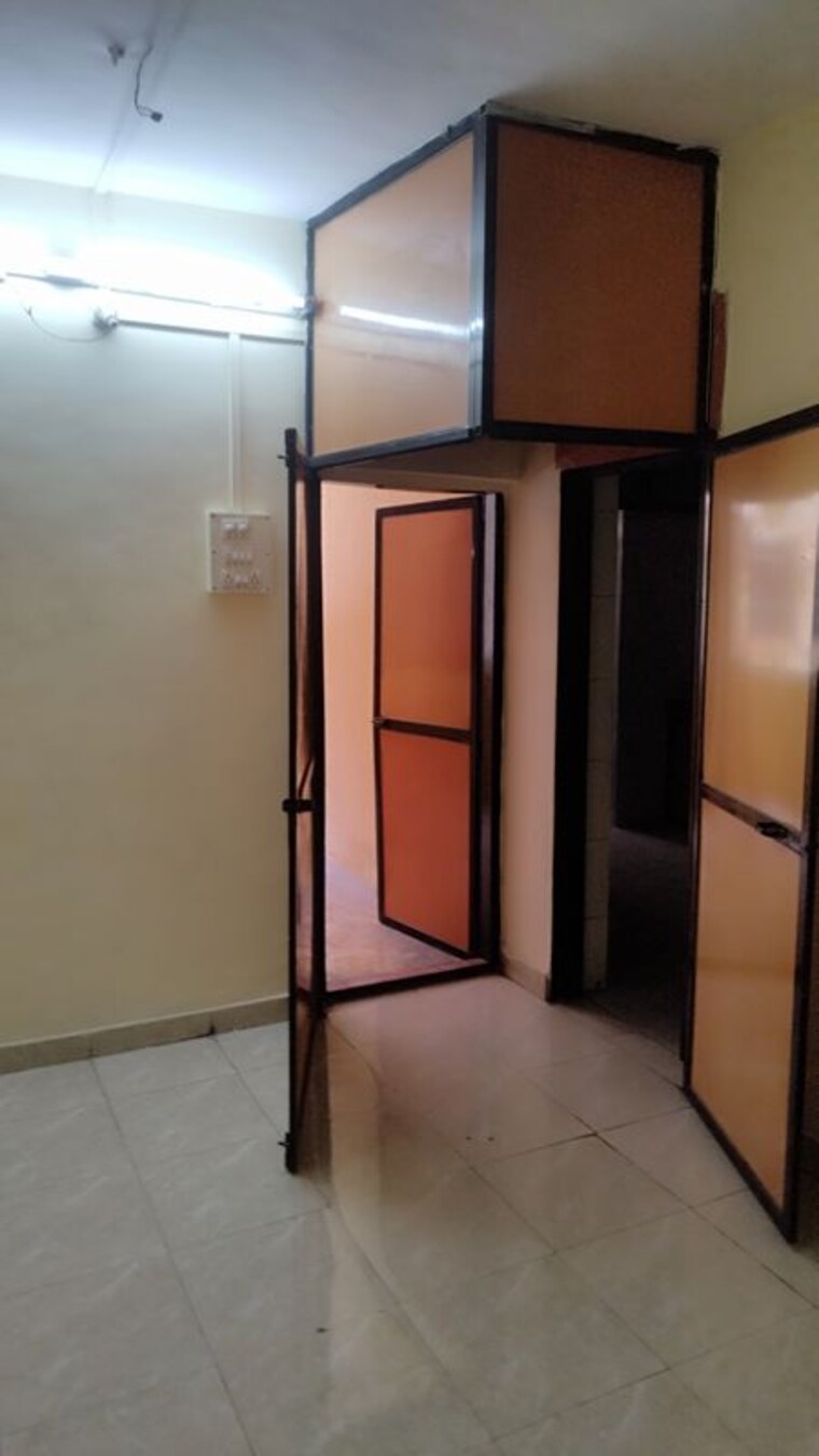 Room, dombivli west  700 Sq.Ft. Apartment In Dombivli West Thane 10298050