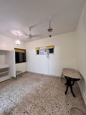 Team Area in 2 BHK Apartment at Lokhandwala Complex – for Rent