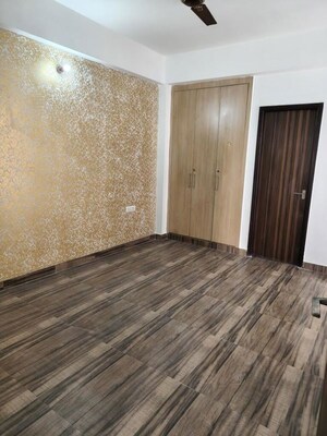 Room in 2.5 BHK Apartment at Hawelia Valencia Homes, Sector 1 Greater Noida – for Rent