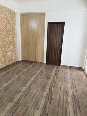 Room in 2.5 BHK Apartment at Hawelia Valencia Homes, Sector 1 Greater Noida – for Rent