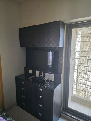 Furnished Amenities in 3.5 BHK Apartment at Thane West – for Rent