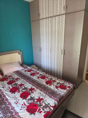 Bedroom in 3.5 BHK Apartment at Thane West – for Rent