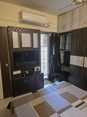 Kitchen in 3.5 BHK Apartment at Thane West – for Rent