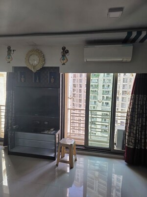 Living Room in 3.5 BHK Apartment at Thane West – for Rent